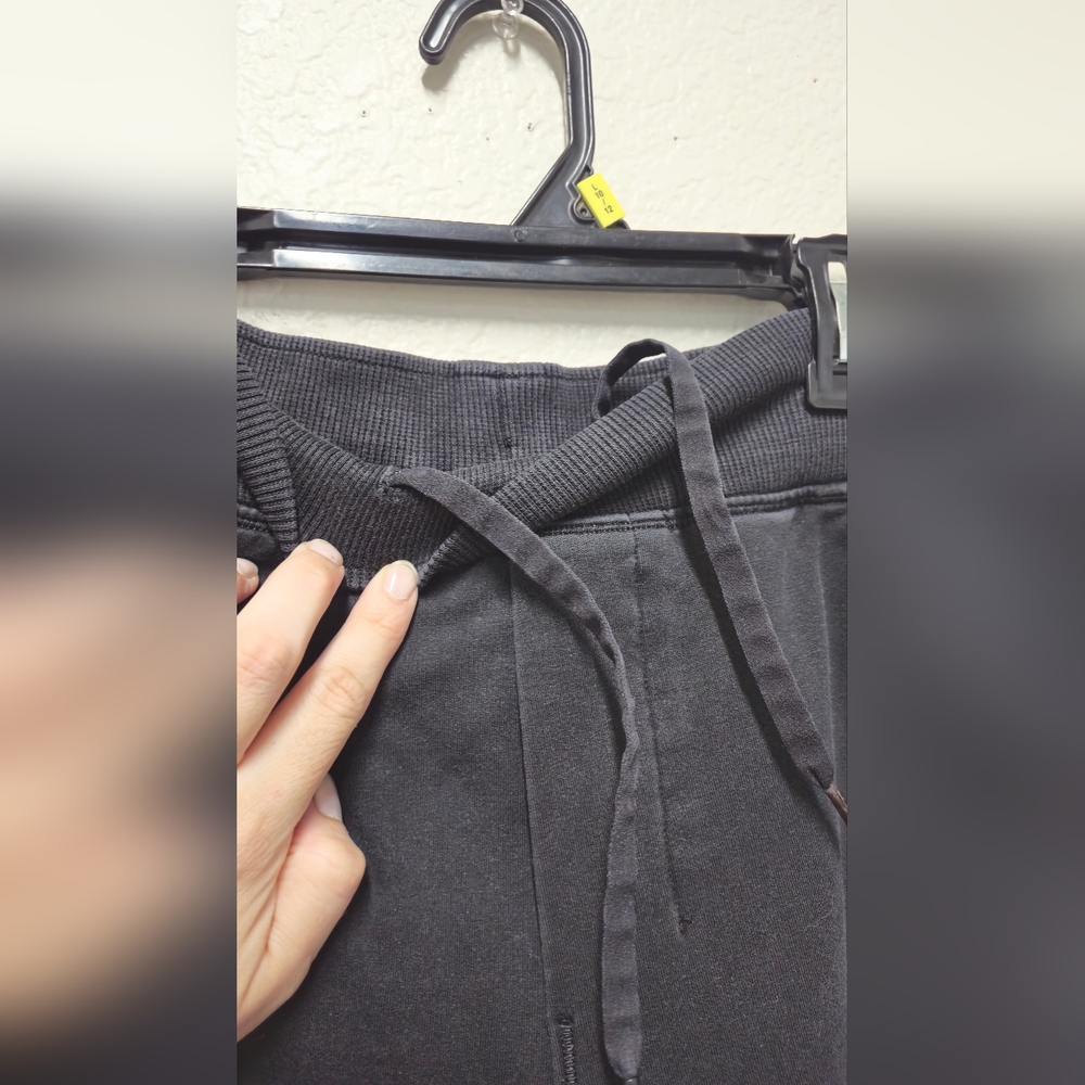 Lululemon joggers - Picture 3 of 6